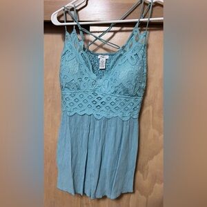 1x Rue 21 lace cami top
